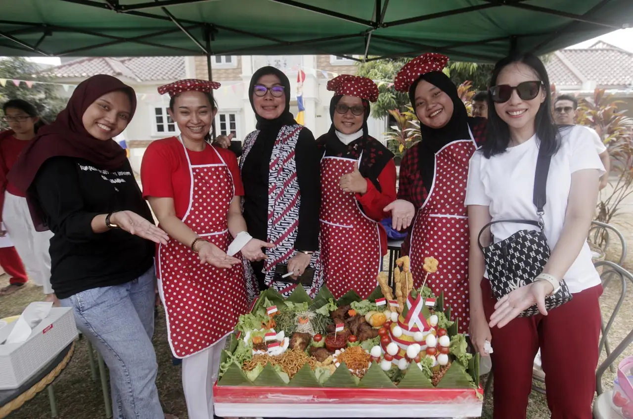 Keseruan Lomba Menghias...