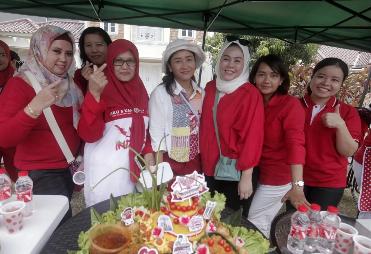 Keseruan Lomba Menghias...