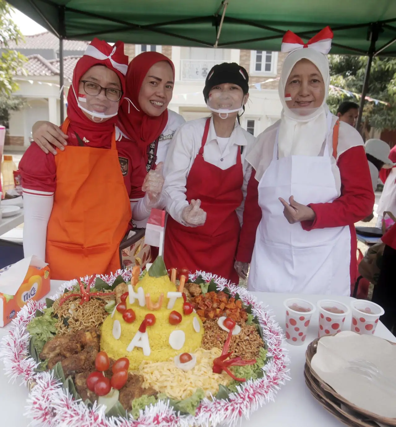 Keseruan Lomba Menghias...