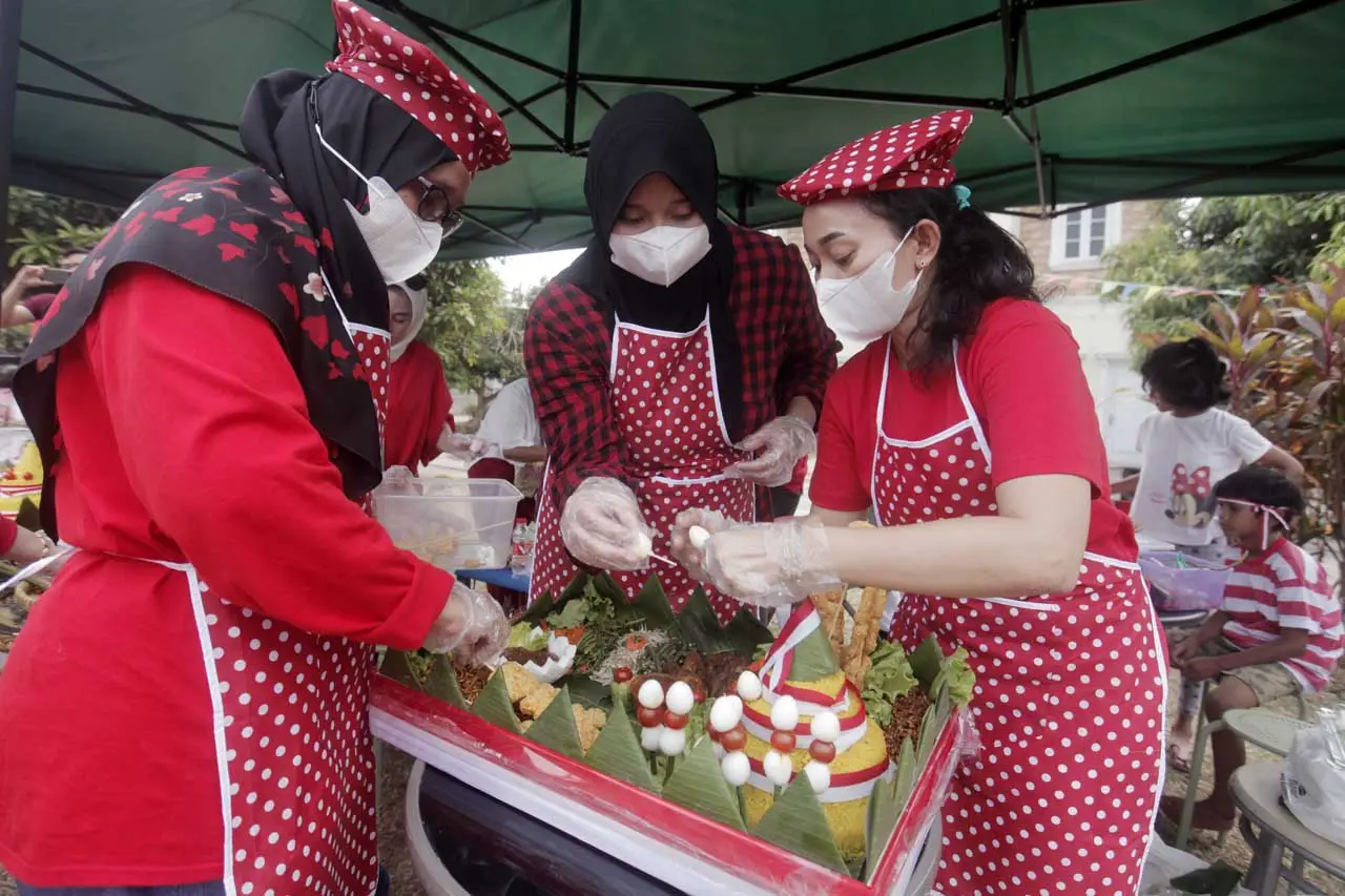 Keseruan Lomba Menghias...