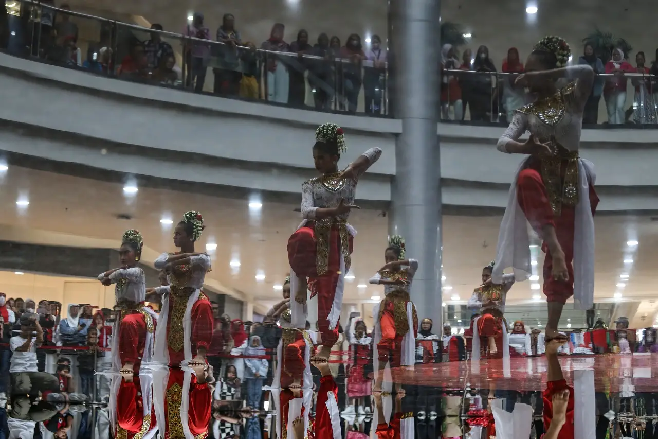 Tarian Tradisional Peringatan...