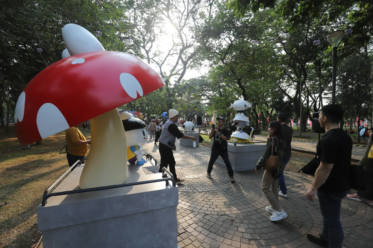 Mengunjungi Festival...