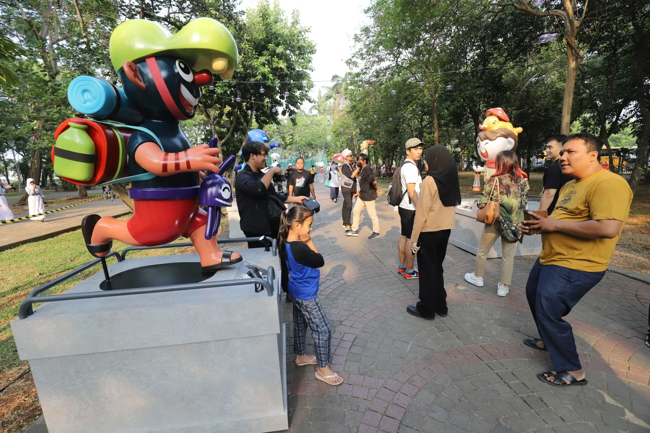 Mengunjungi Festival...