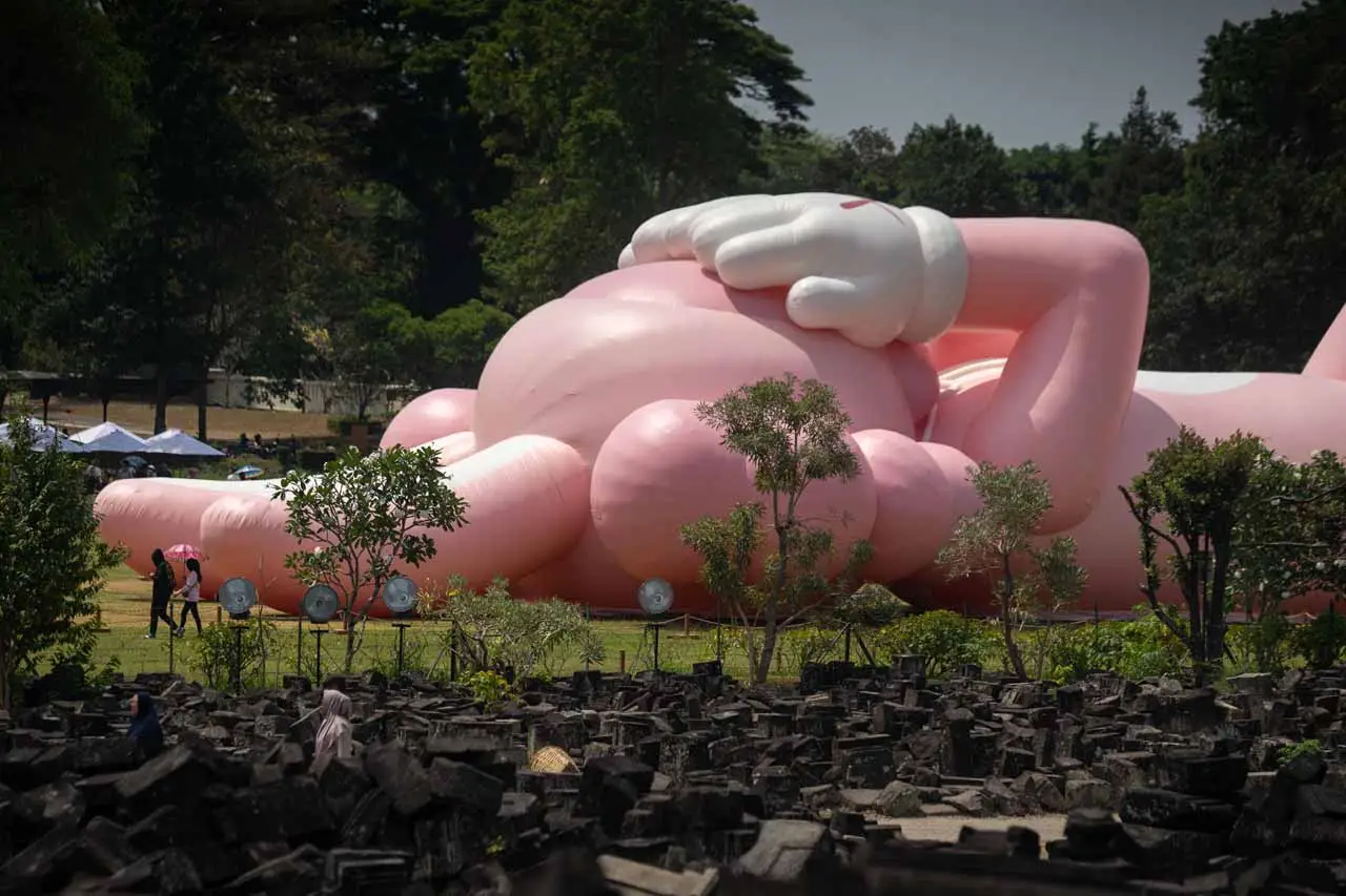 Pameran Kaws: Holiday...