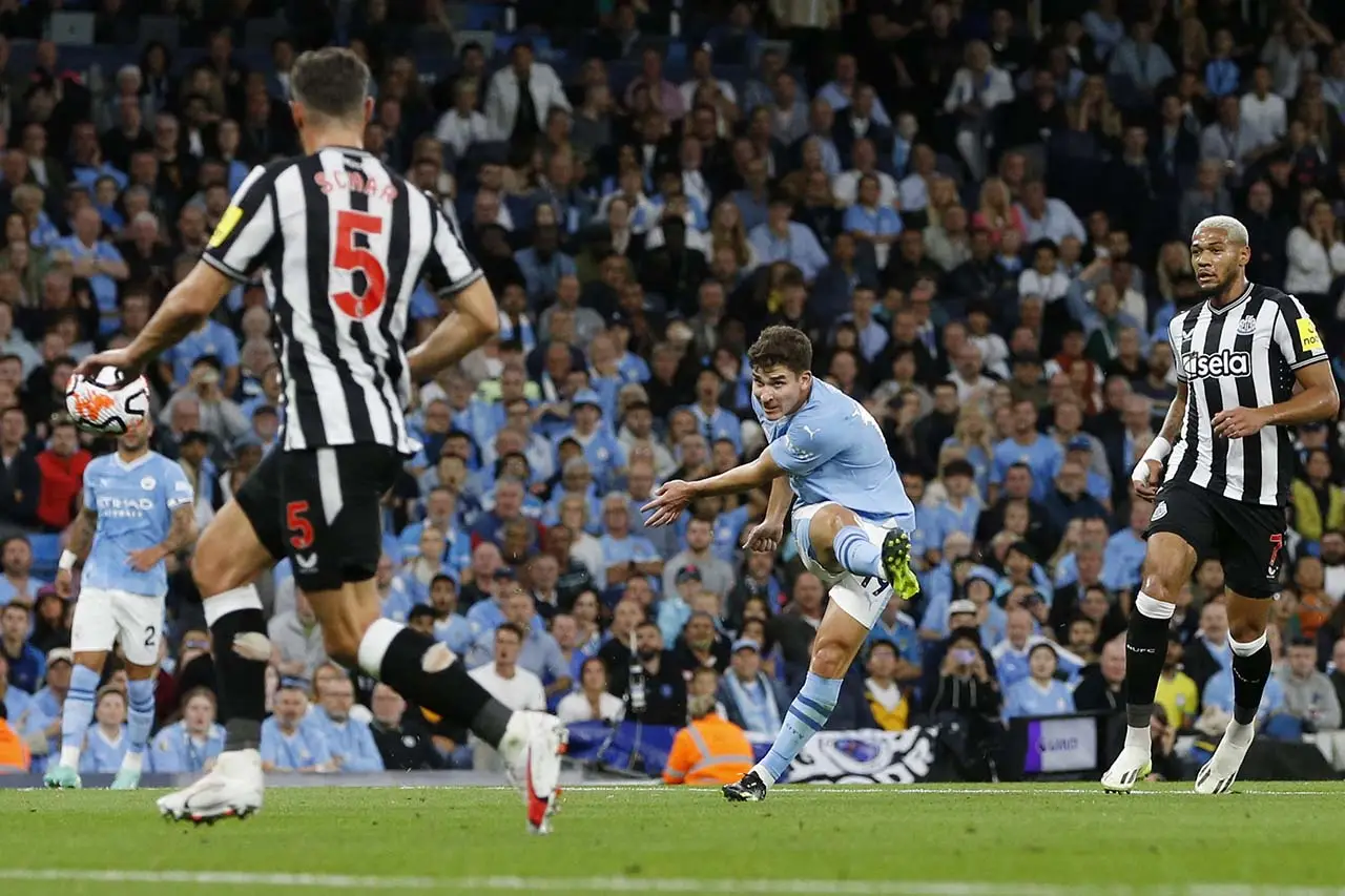 Phil Foden Gemilang,...
