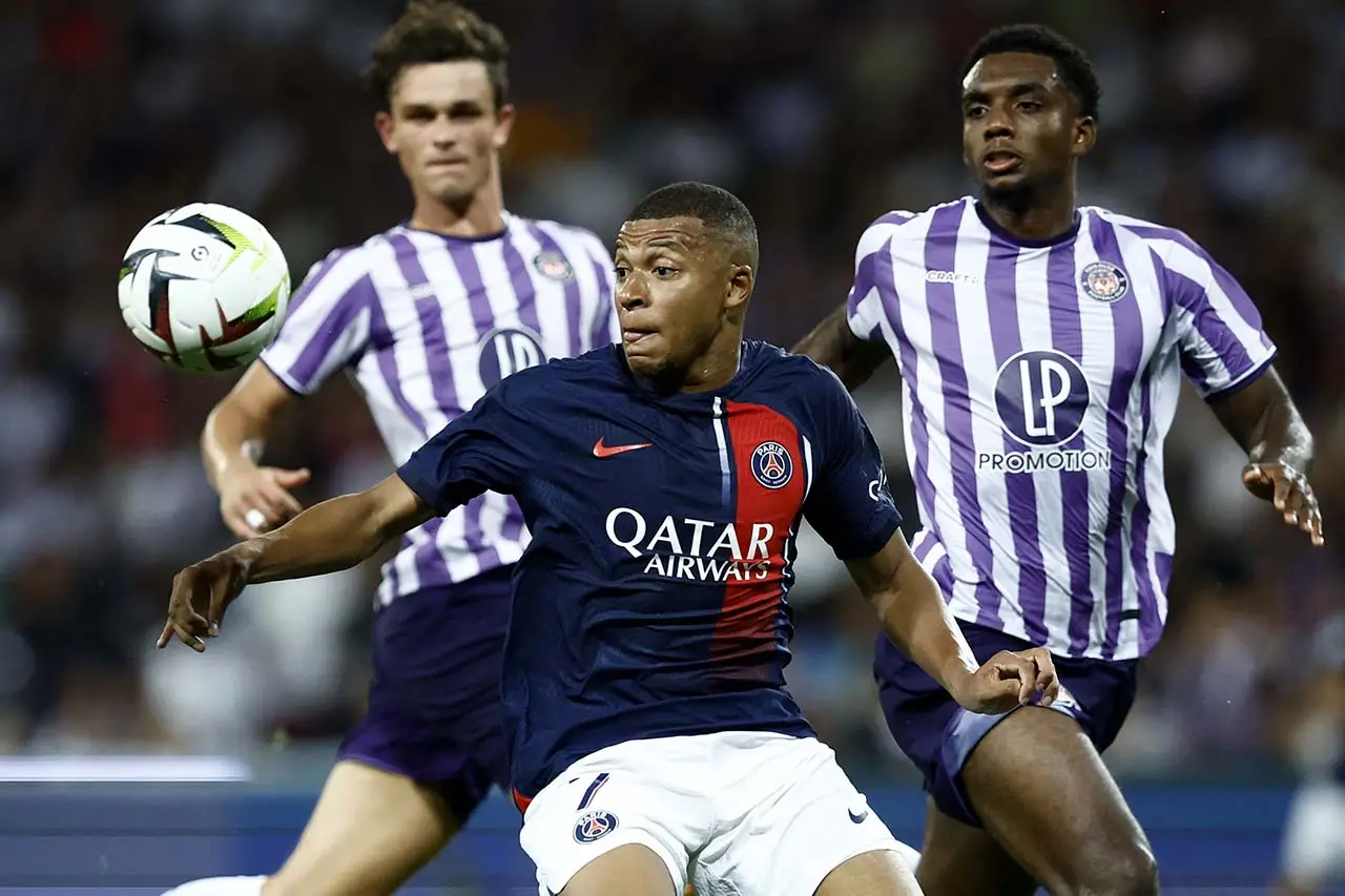 PSG Maafkan Mbappe,...