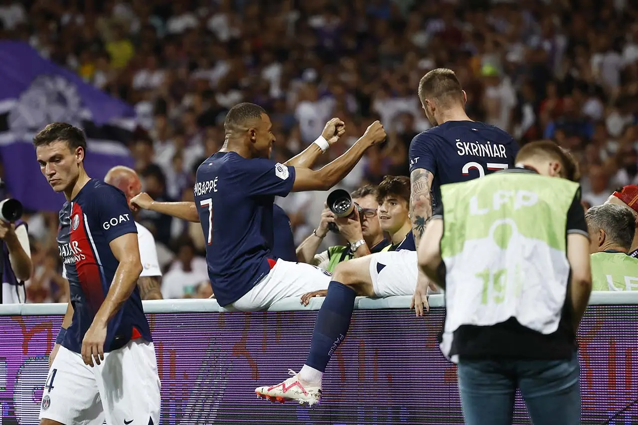 PSG Maafkan Mbappe,...