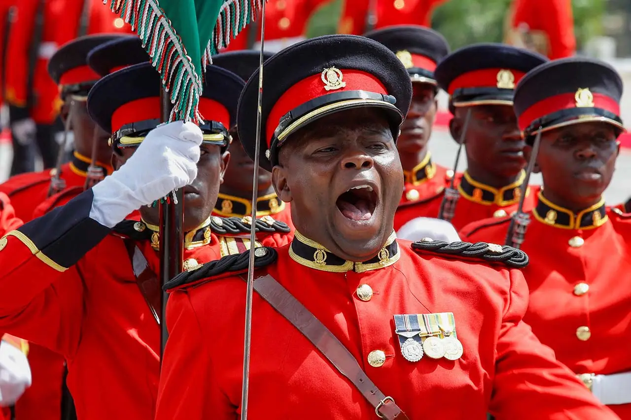 Tiba di Kenya, Presiden...