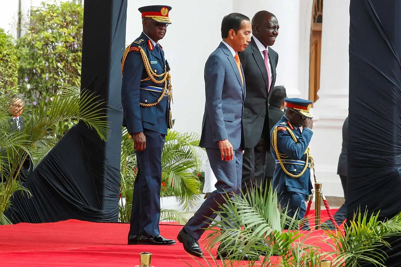 Tiba di Kenya, Presiden...