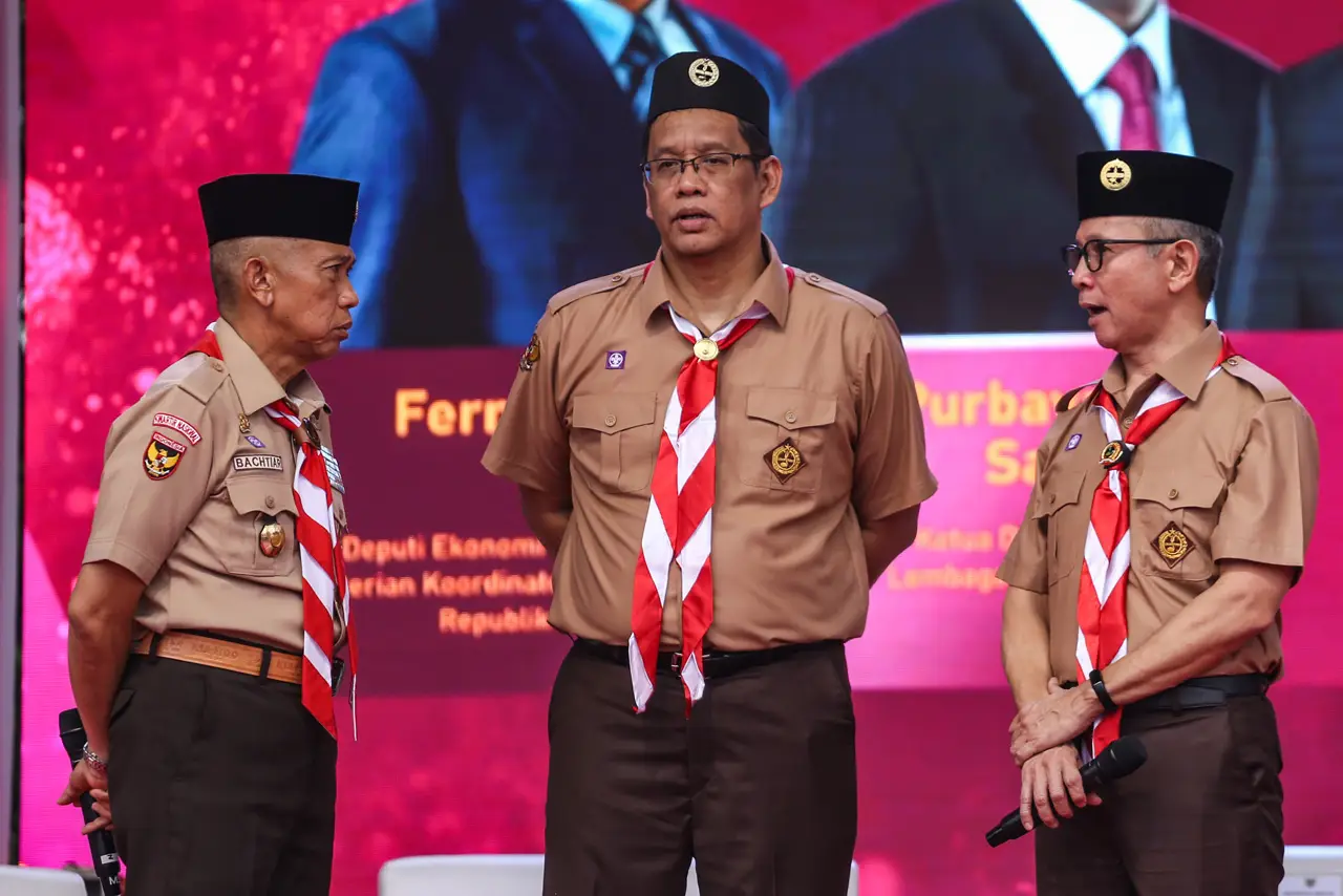 OJK Gelar Peringatan...