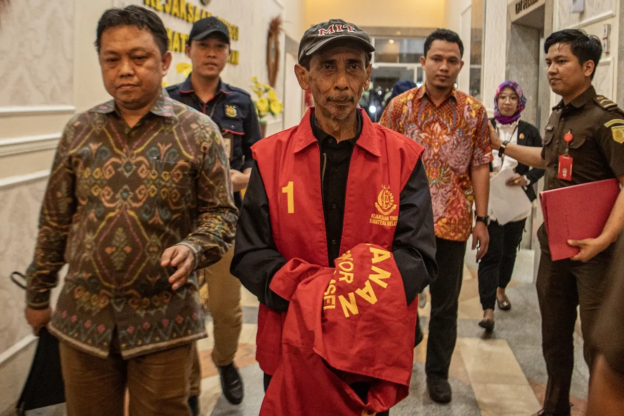Mantan Direktur Utama...
