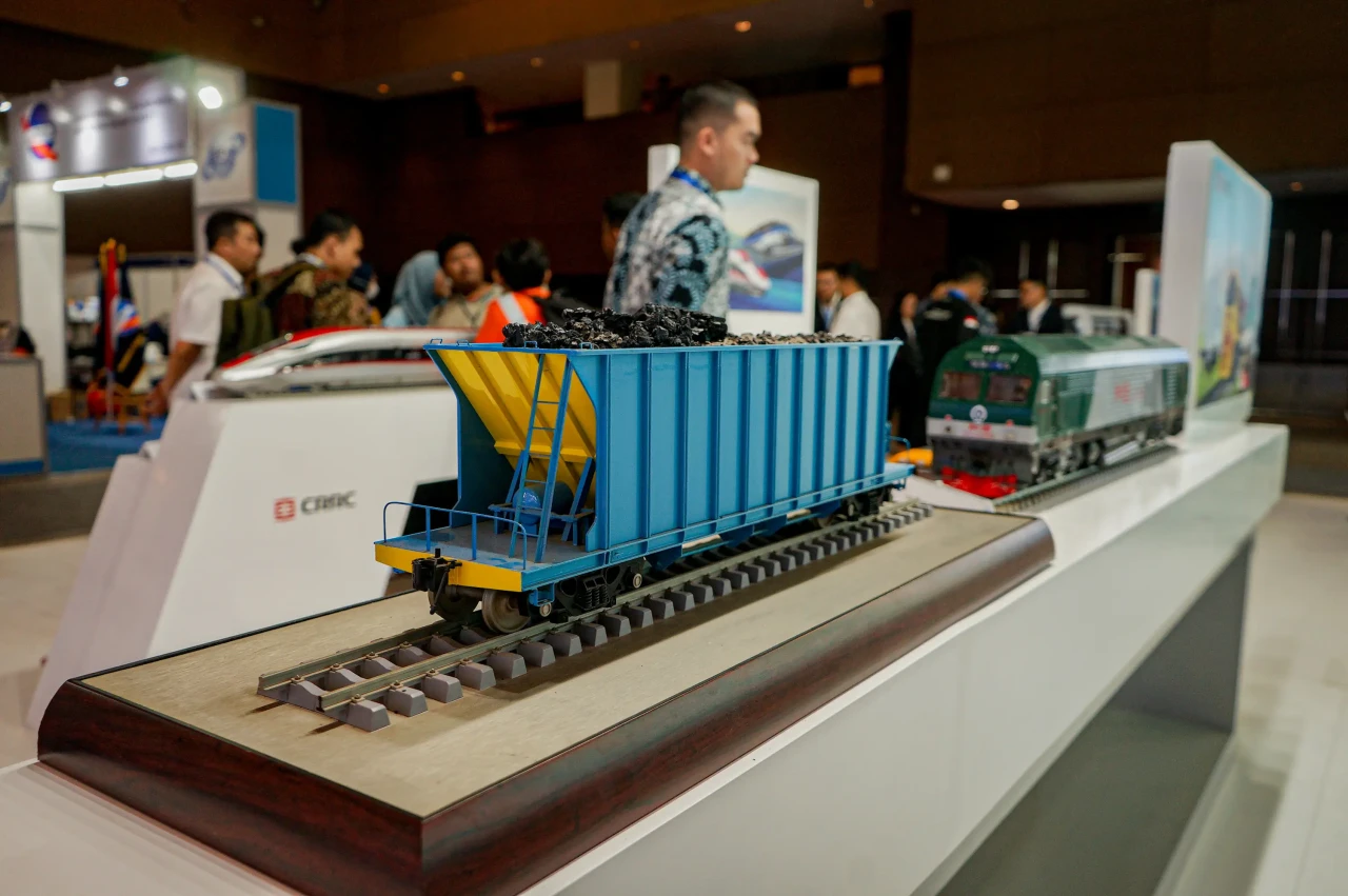 Melihat Pameran Kereta...