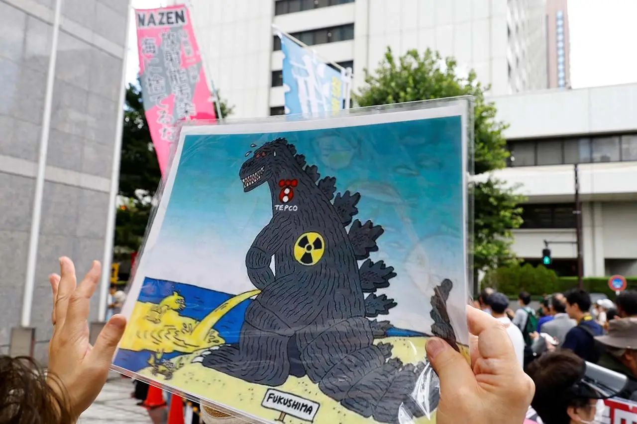 Bawa Poster Godzilla,...