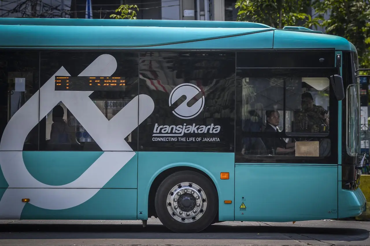 Transjakarta Targetkan...
