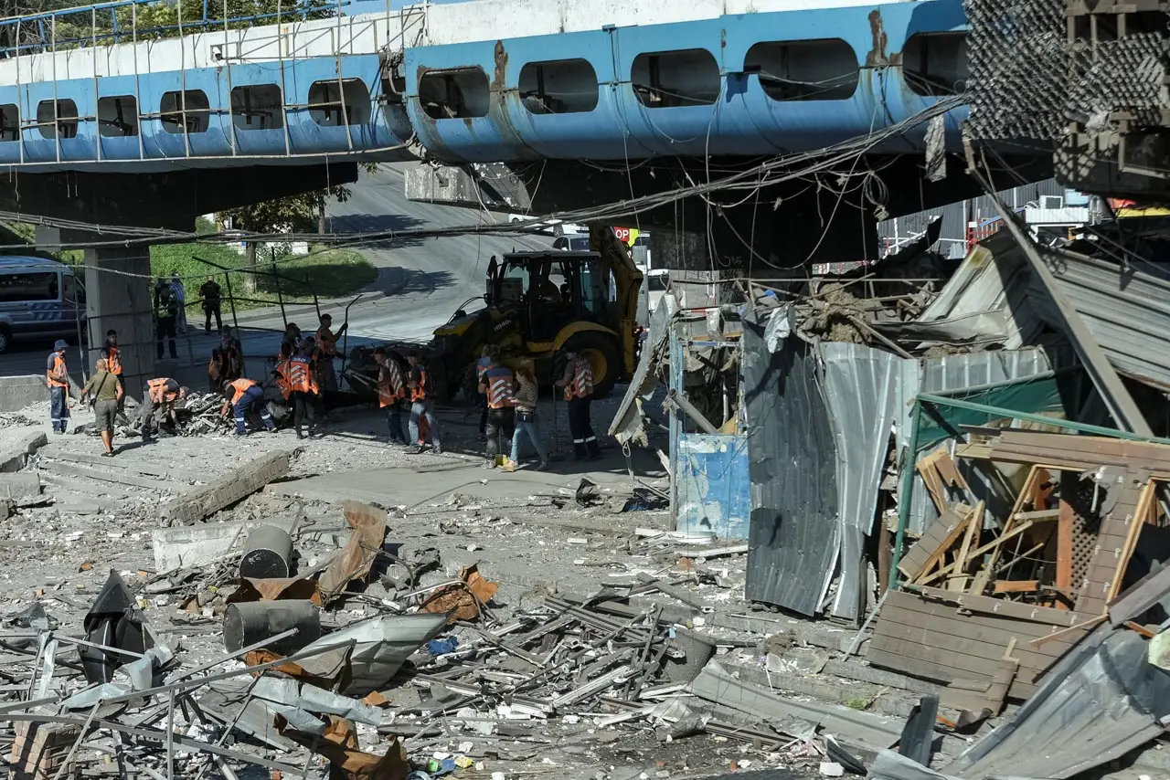 13 Orang Terluka dalam...