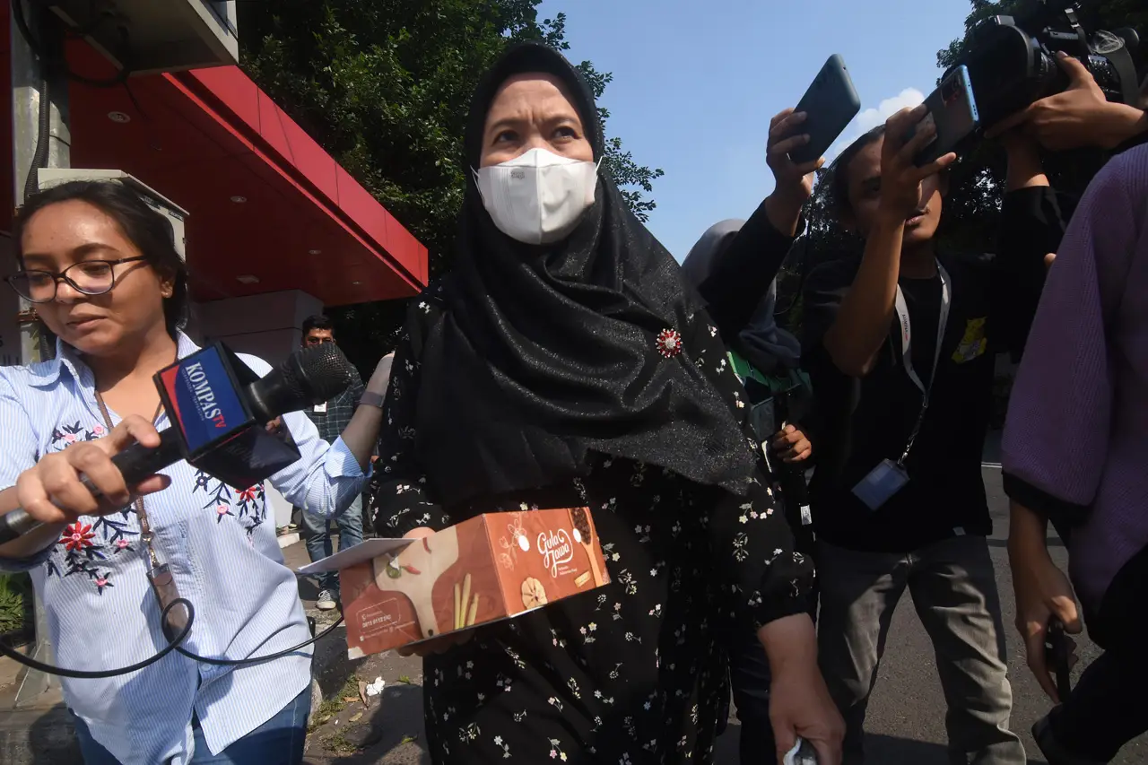 Usai Diperiksa KPK,...