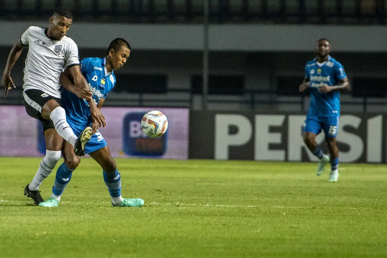 Persib Bandung Kalahkan...
