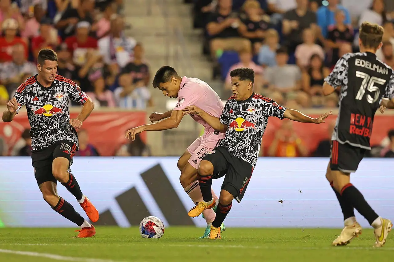 Debut MLS, Gol Spektakuler...