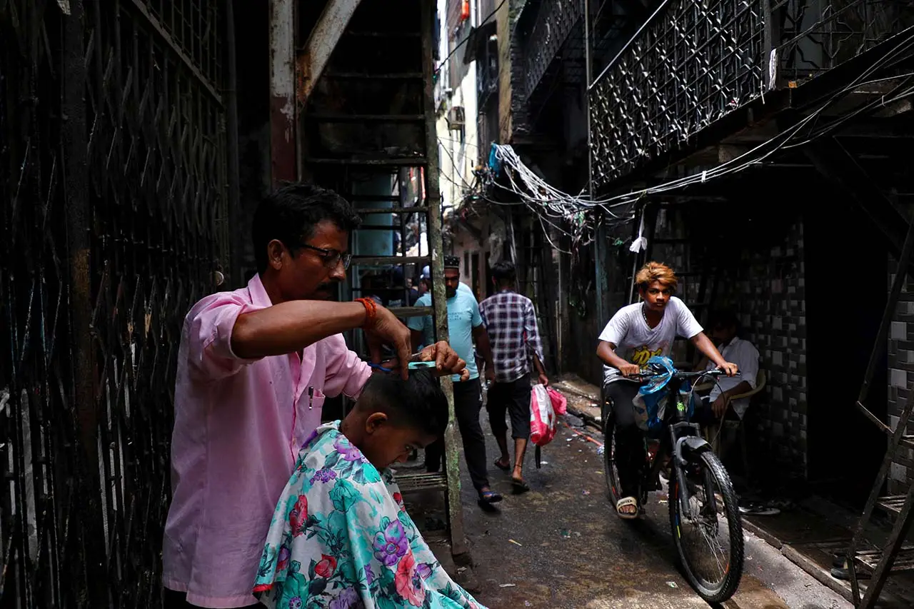 Terjepit Ruang di Dharavi,...