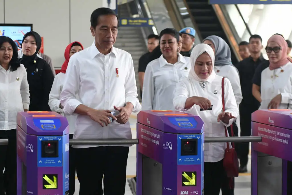 Presiden Resmikan LRT...