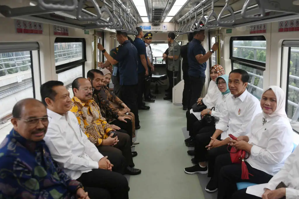 Presiden Resmikan LRT...