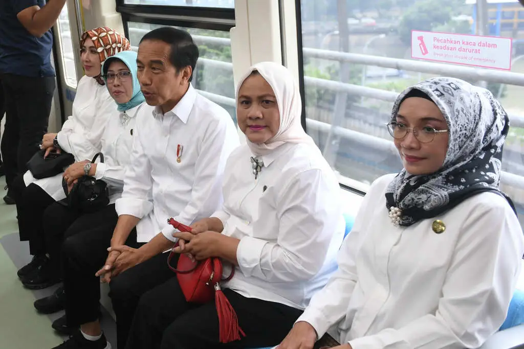 Presiden Resmikan LRT...