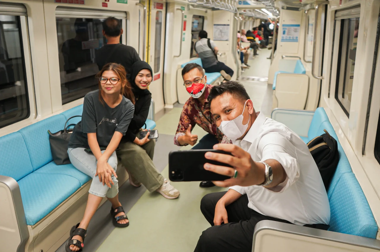 LRT Jabodebek Resmi...