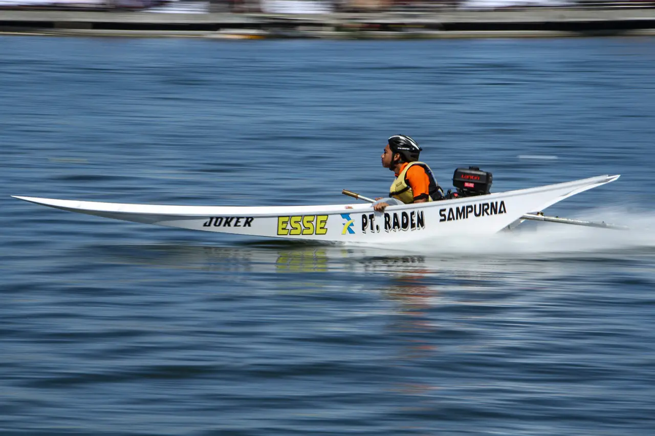 Lomba Perahu Ketinting...