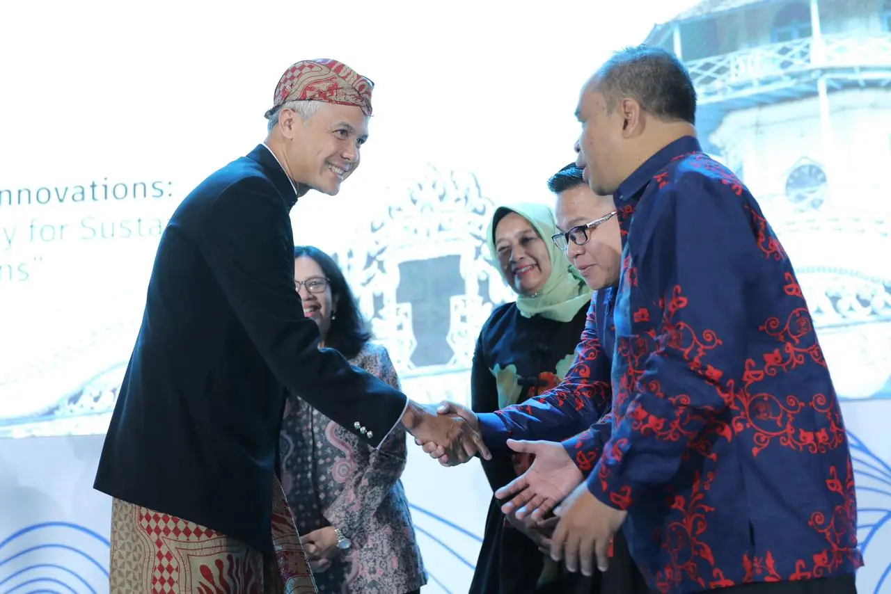Ganjar Terharu Usai...