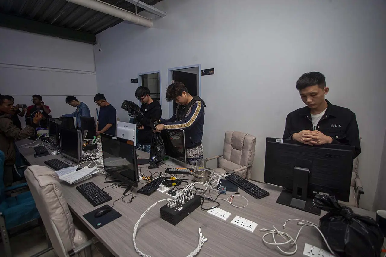 88 WNA China Sindikat...