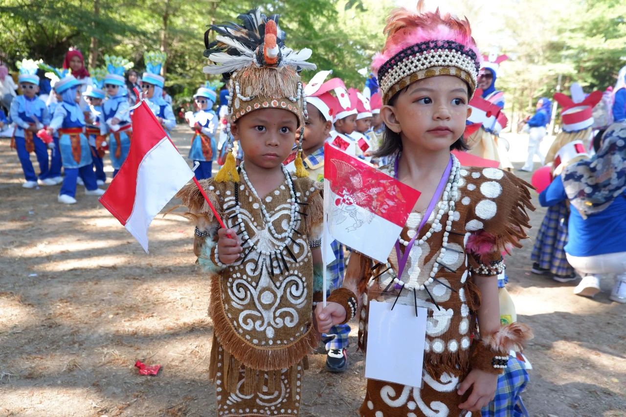 Keseruan Pawai Kostum...