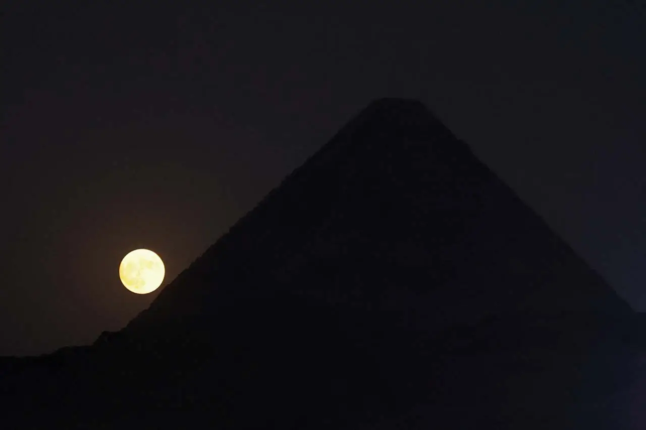 Super Blue Moon Pikat...