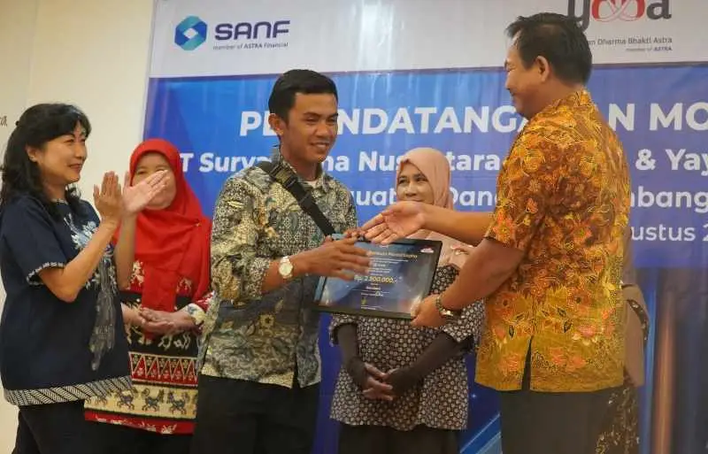 Berkolaborasi dengan...