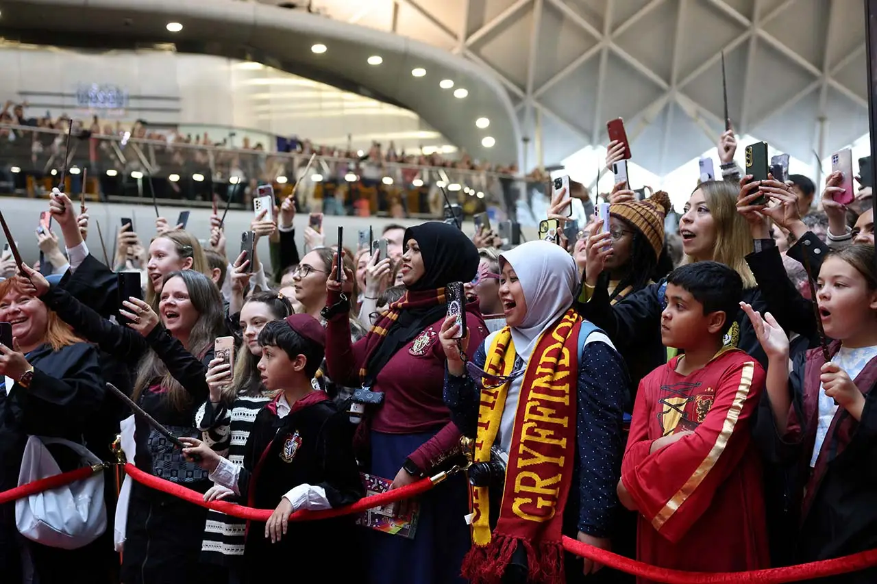 Hogwarts Day, Ribuan...