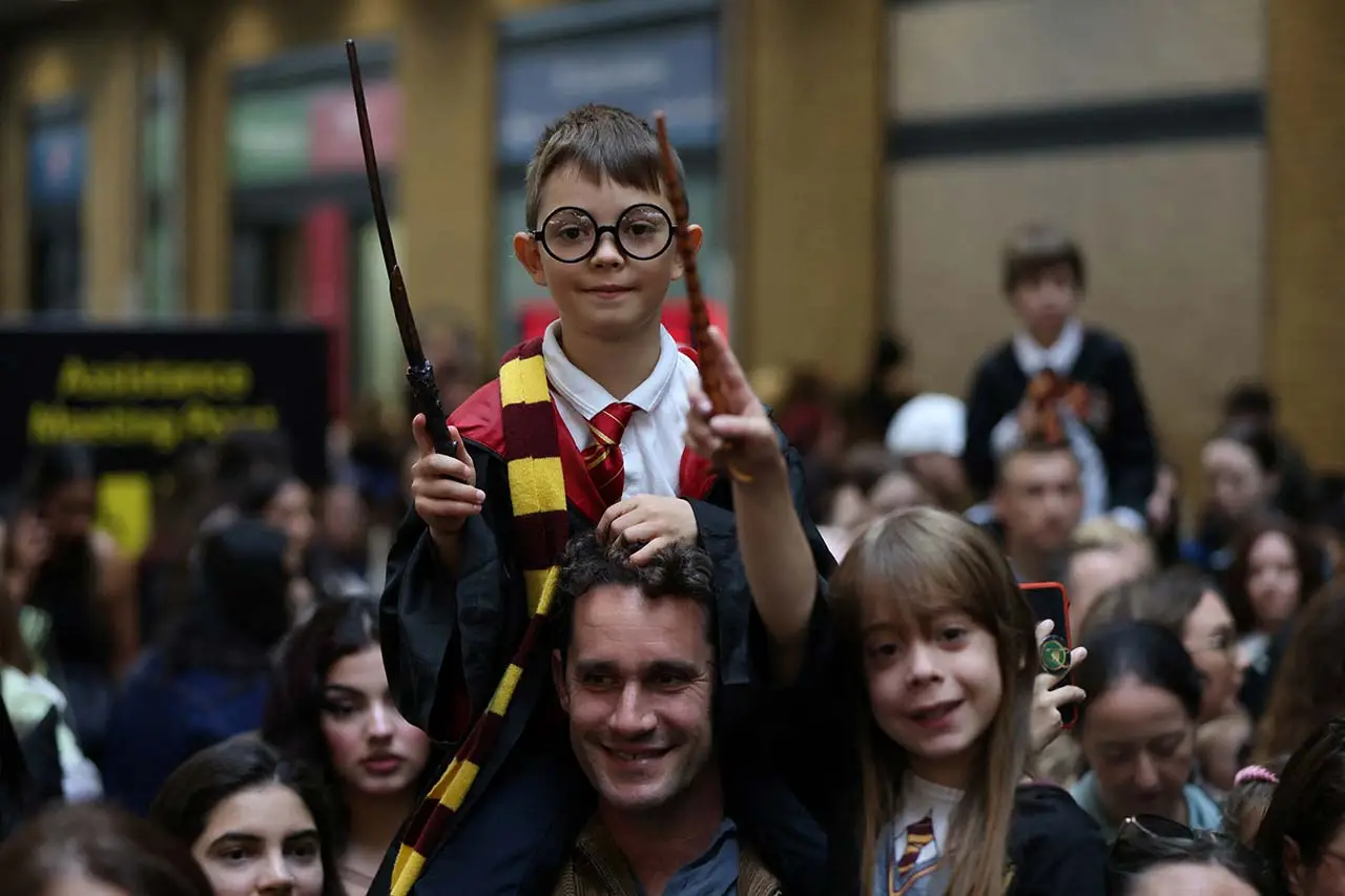 Hogwarts Day, Ribuan...