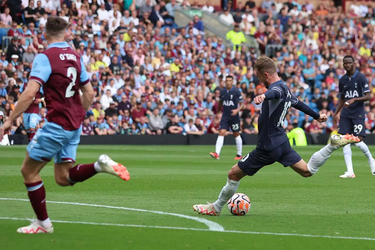 Hattrick ke Gawang Burnley,...