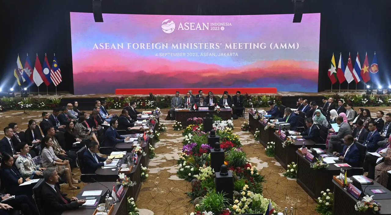 Pertemuan Menteri Luar...