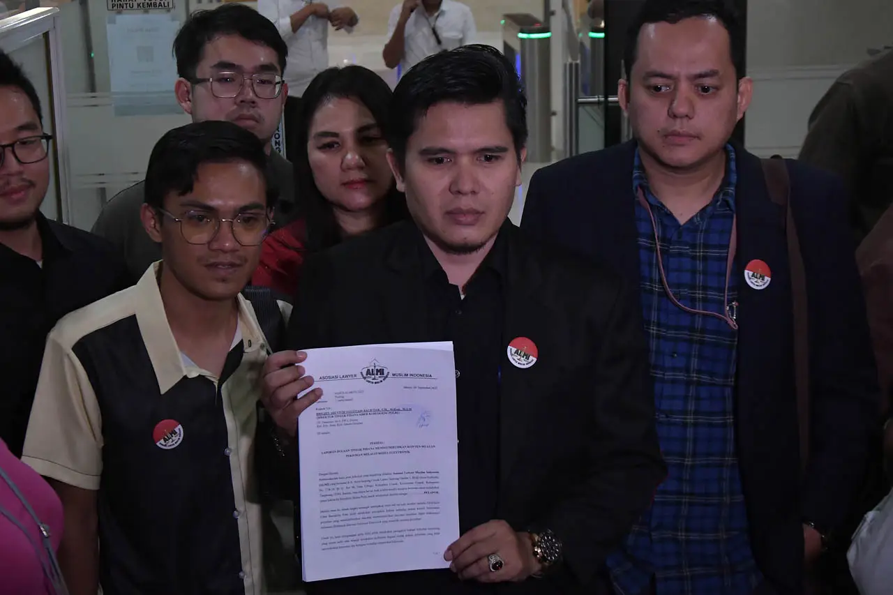26 Artis Dilaporkan...