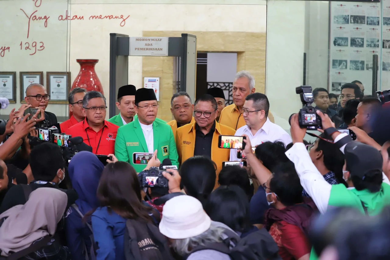 Rapatkan Barisan, Partai...