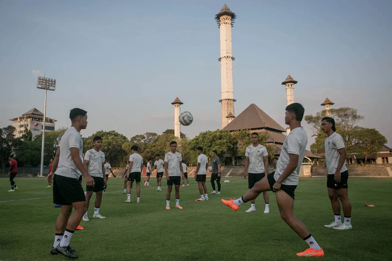 Latihan Perdana Timnas...