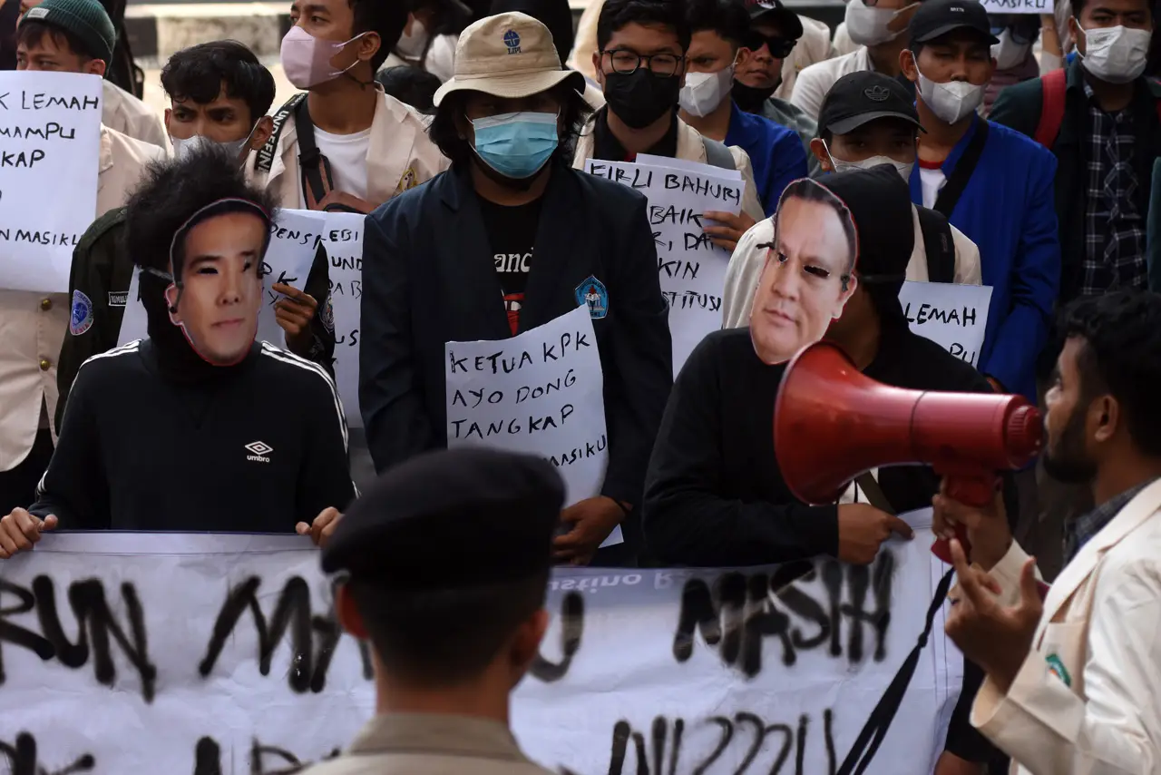 Mahasiswa Desak KPK...