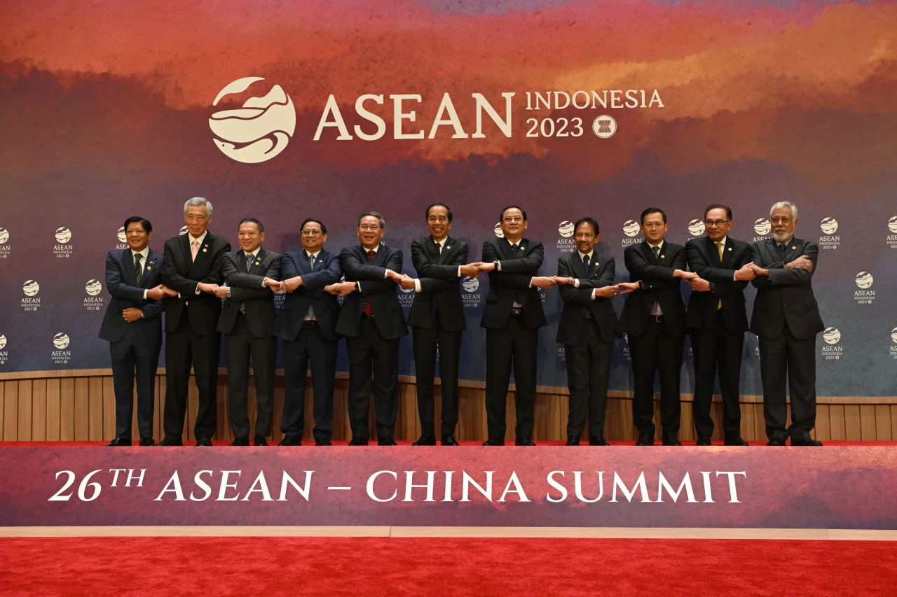 Jokowi Pimpin ASEAN-...