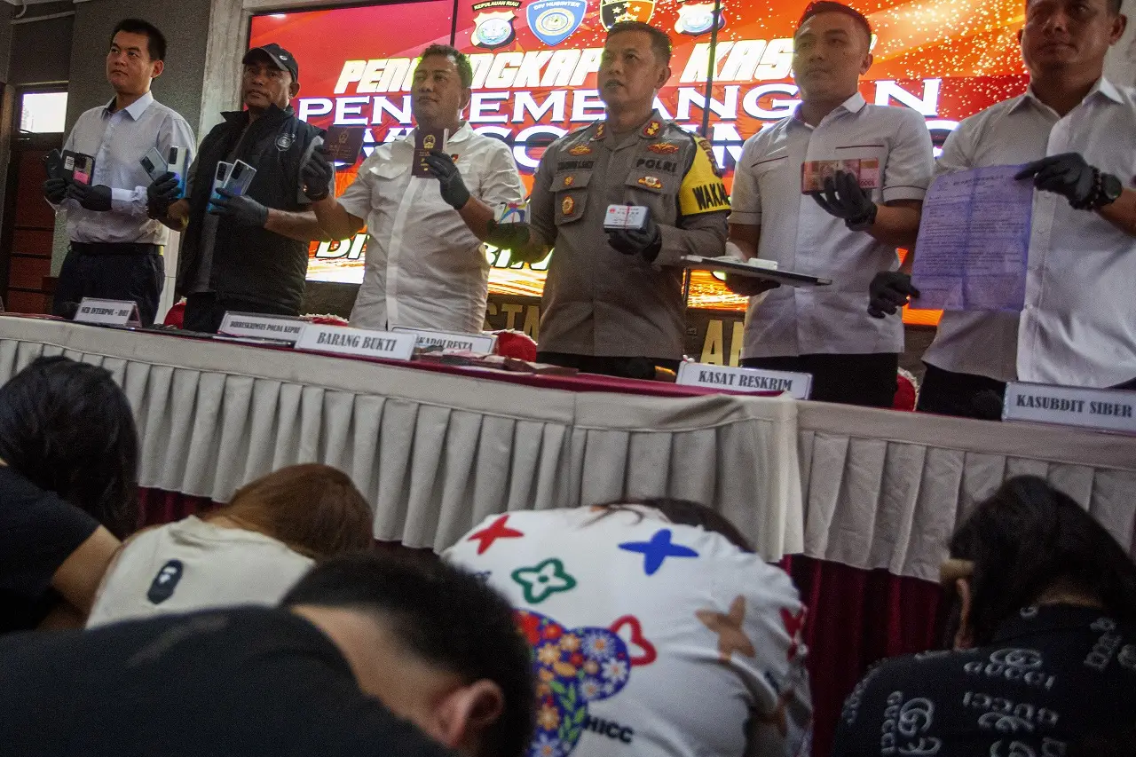 Polisi Tangkap 42 WNA...