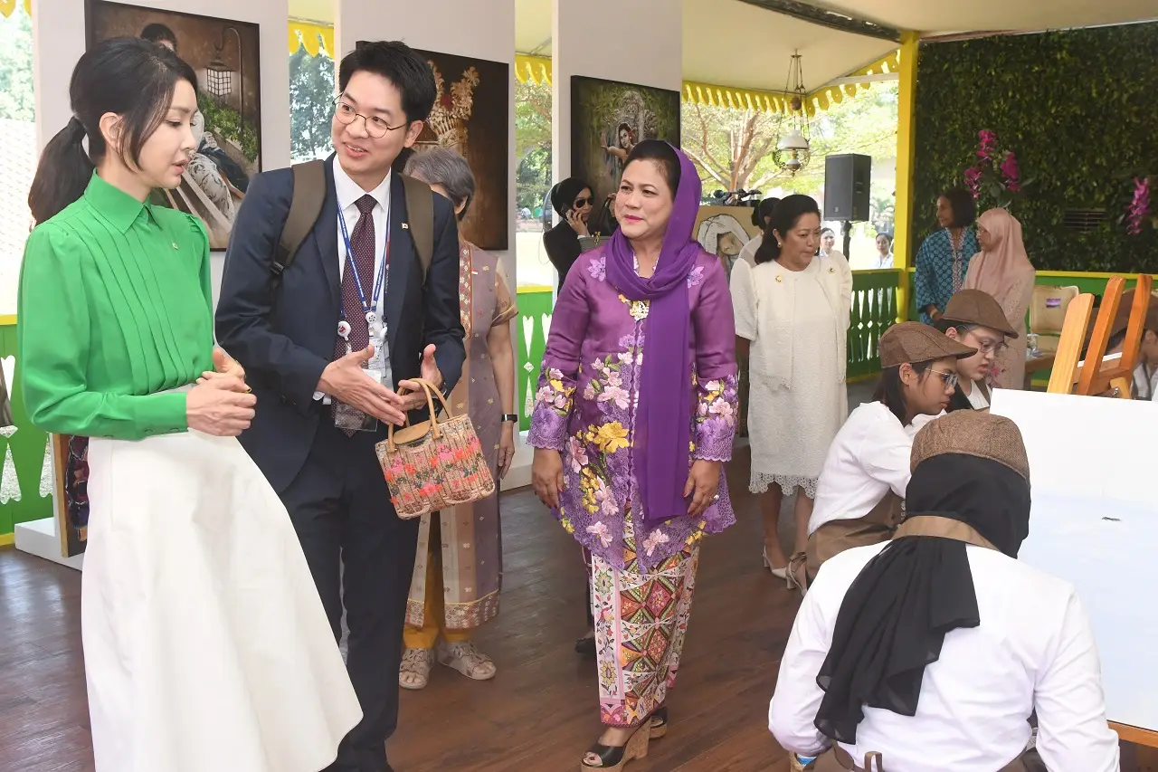 Pimpin Spouse KTT ke-43...
