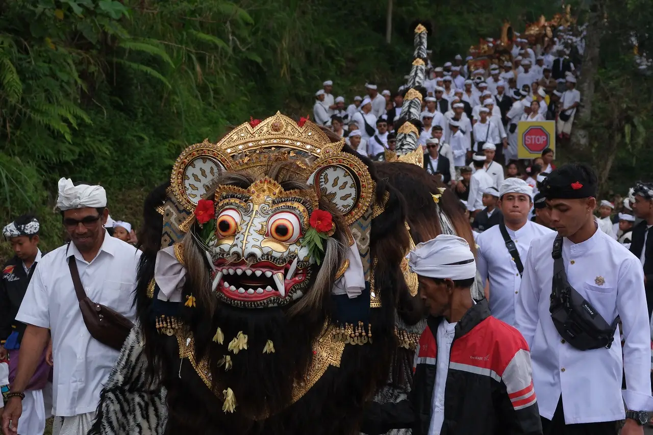 Umat Hindu Gelar Upacara...