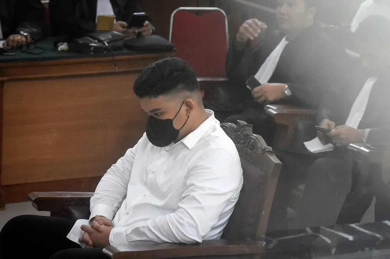 Divonis 5 Tahun Penjara,...