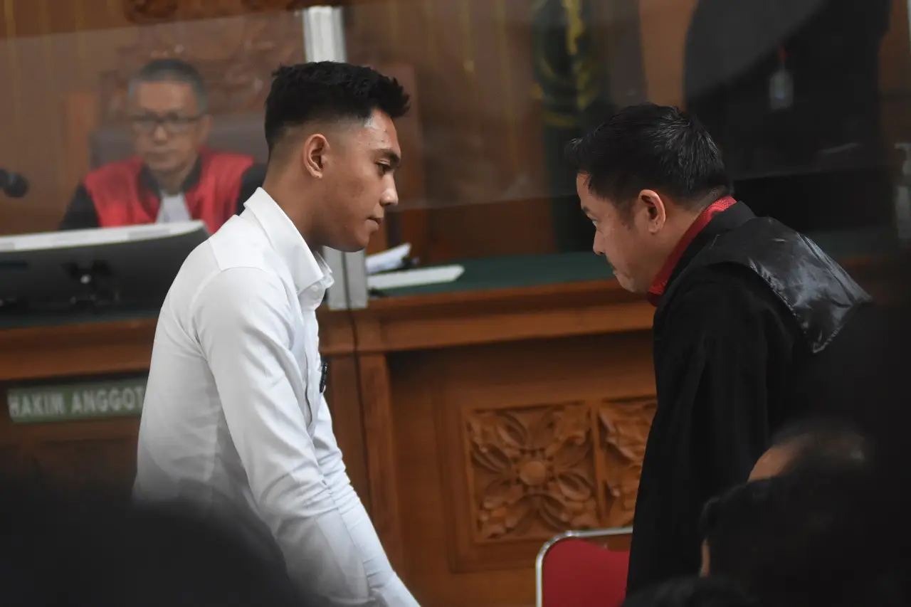 Divonis 12 Tahun Penjara,...
