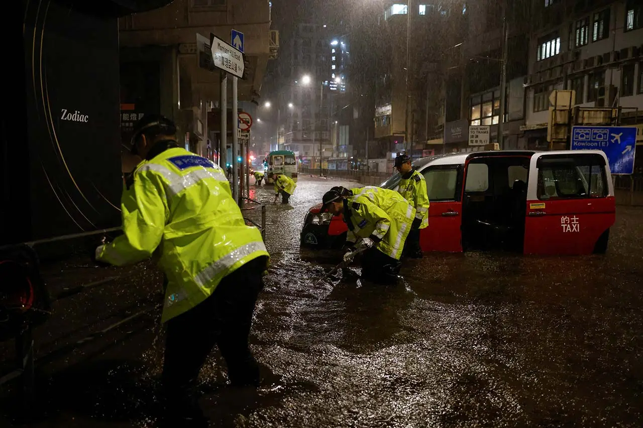Hong Kong Banjir Dahsyat,...