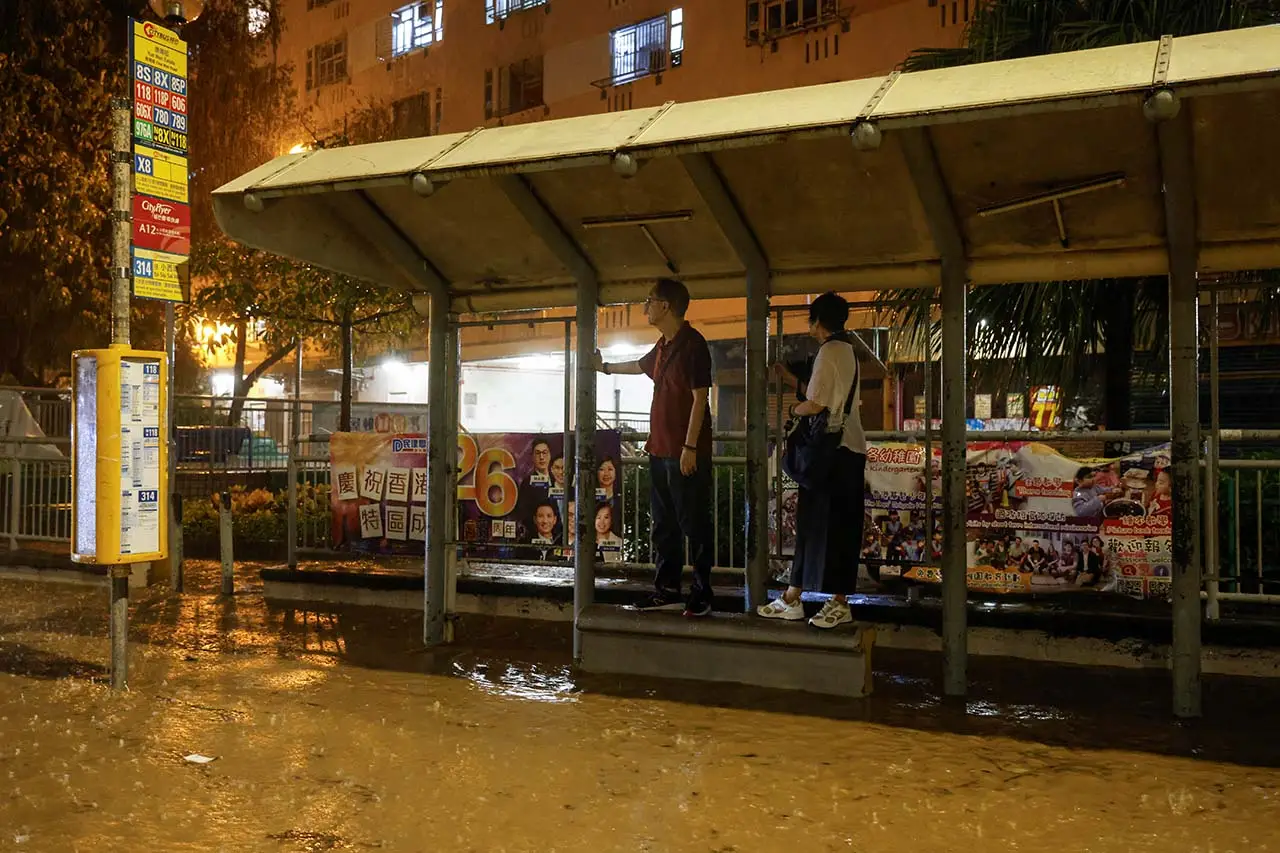 Hong Kong Banjir Dahsyat,...