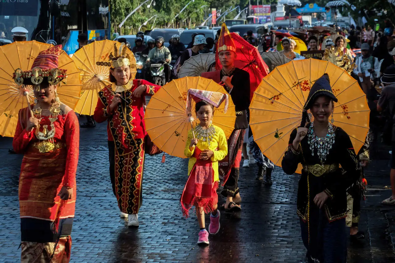 Warna-warni Festival...